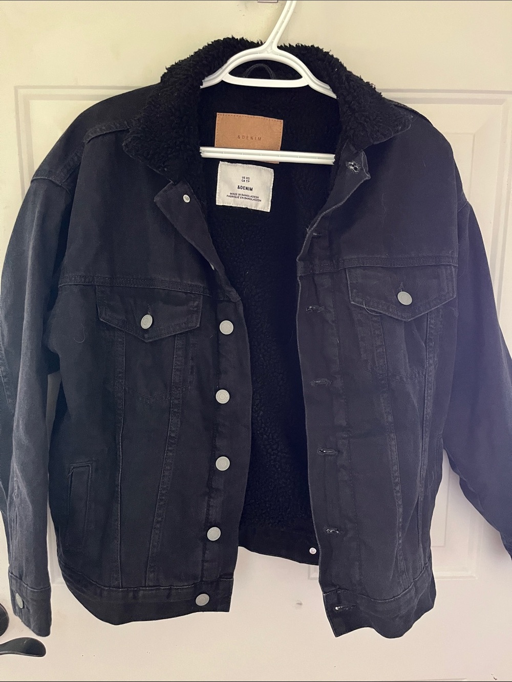 Men's Black Sherpa-Lined Shirt Jacket - Casual Denim Style